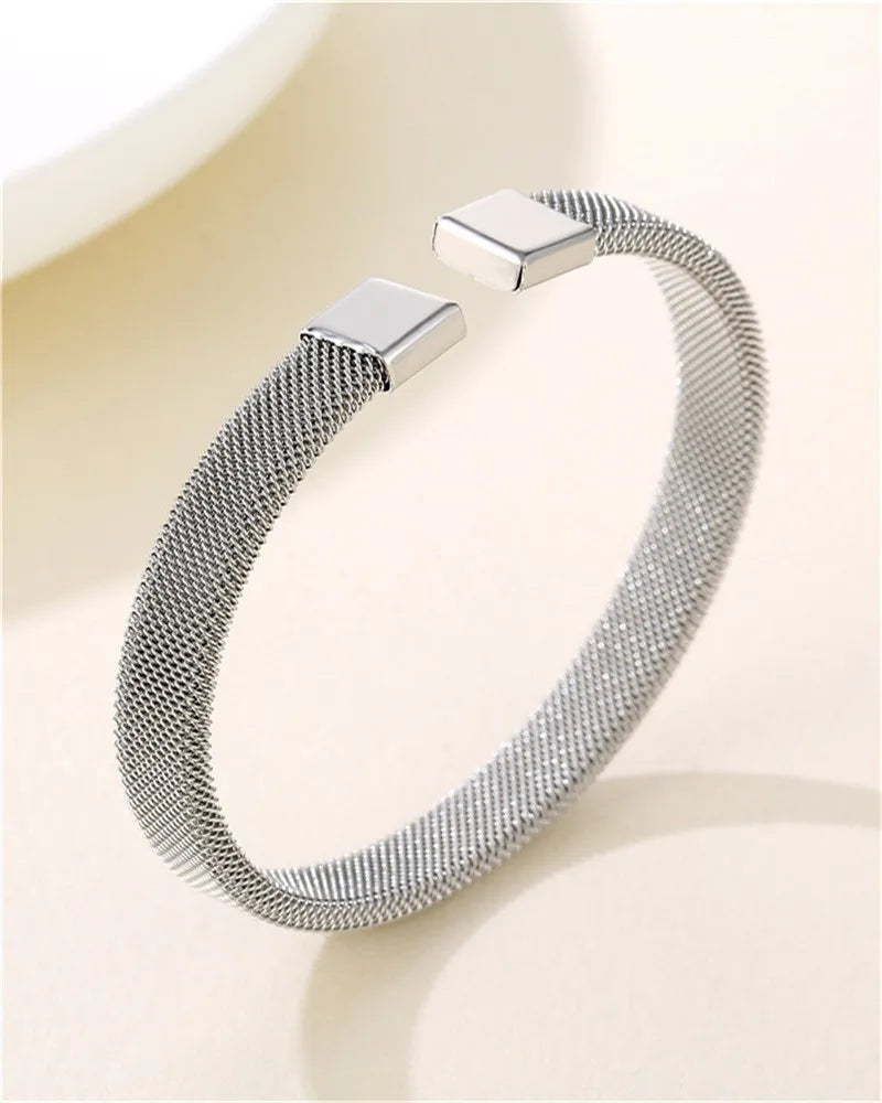 Velara - Sculpted Wire Bracelet