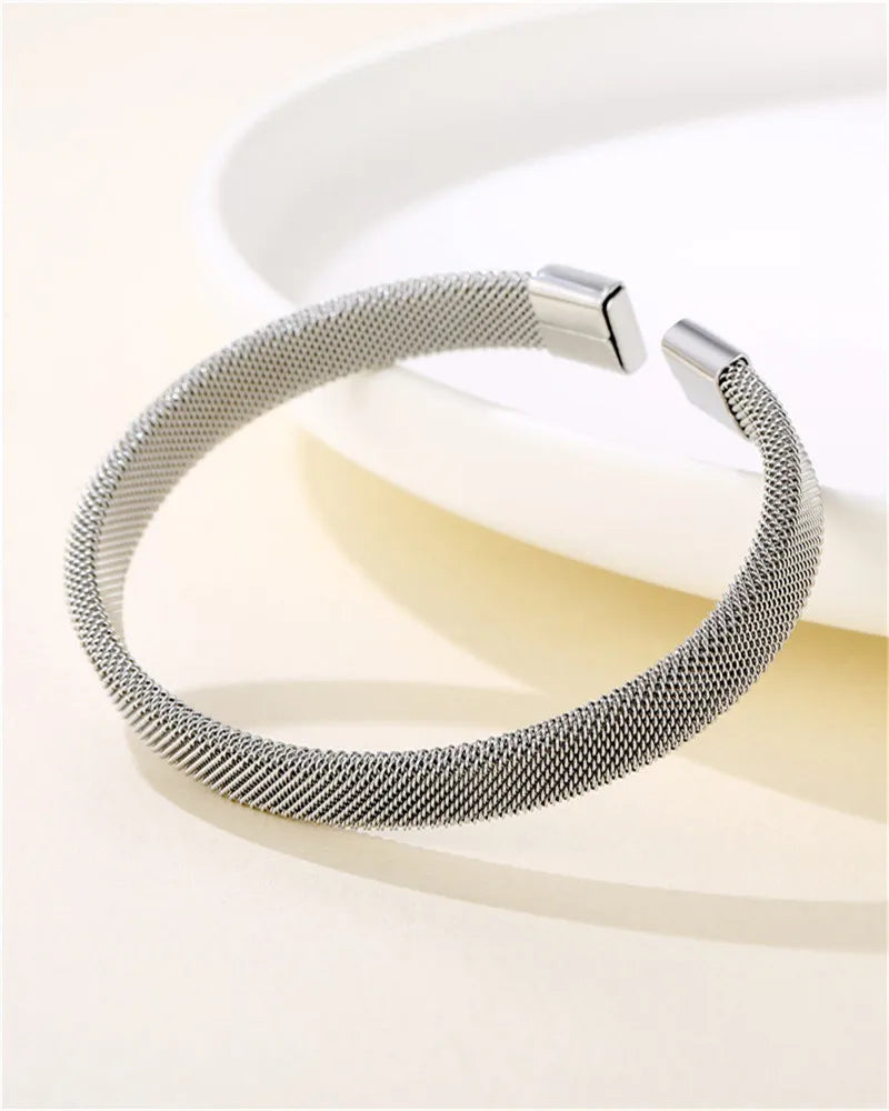 Velara - Sculpted Wire Bracelet