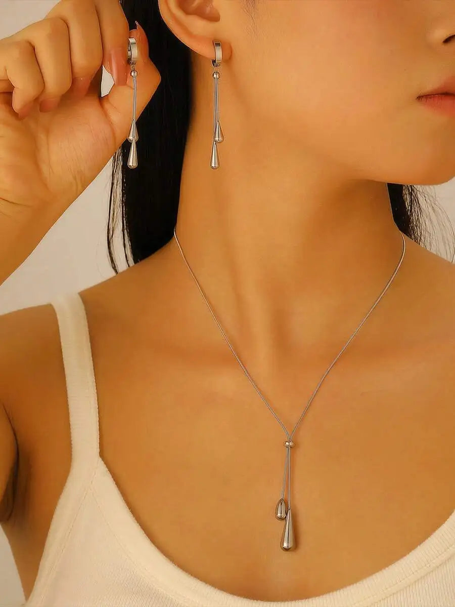 Vêlara - Oval Hoop Earrings