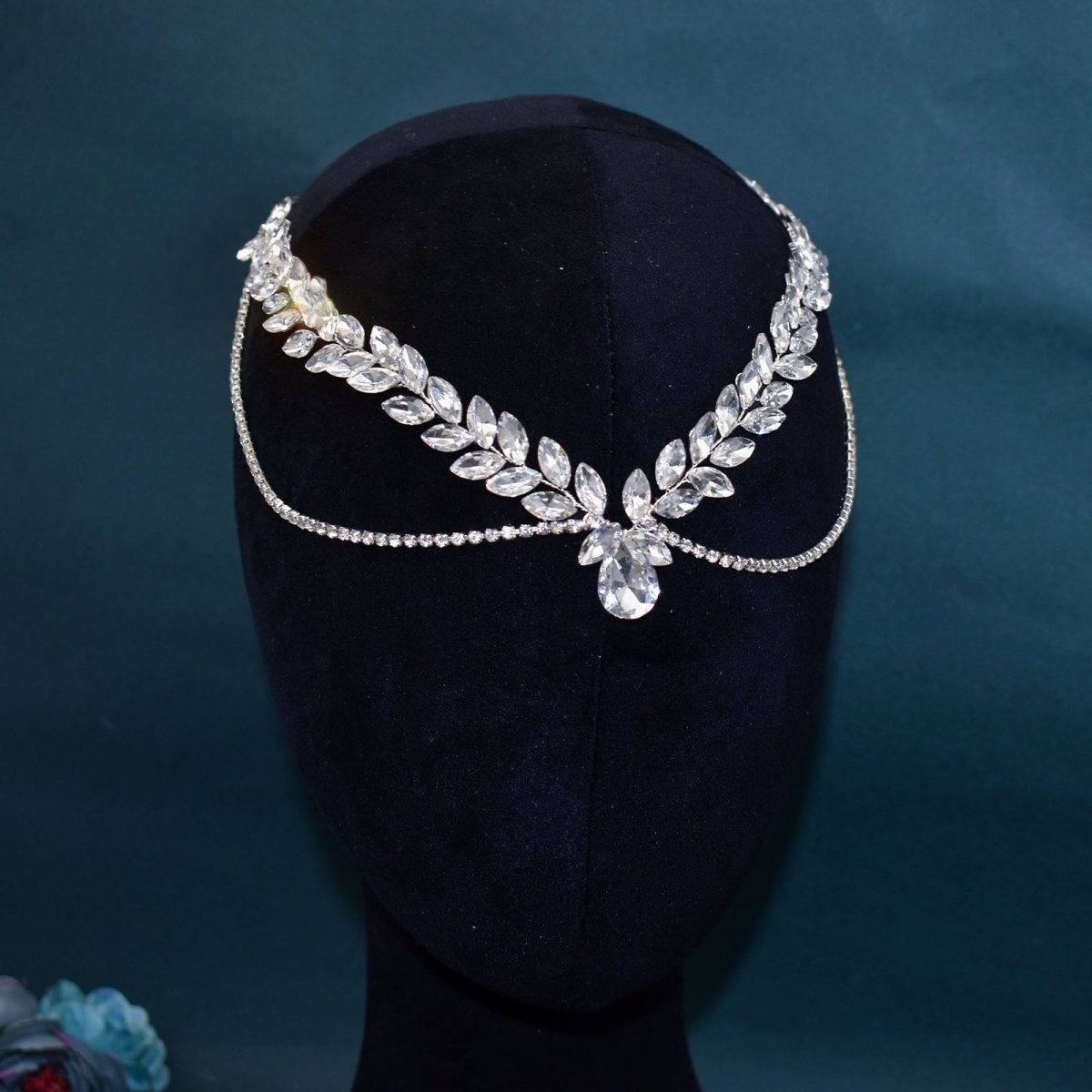 Vêlara — Teardrop Crystal Forehead Chain