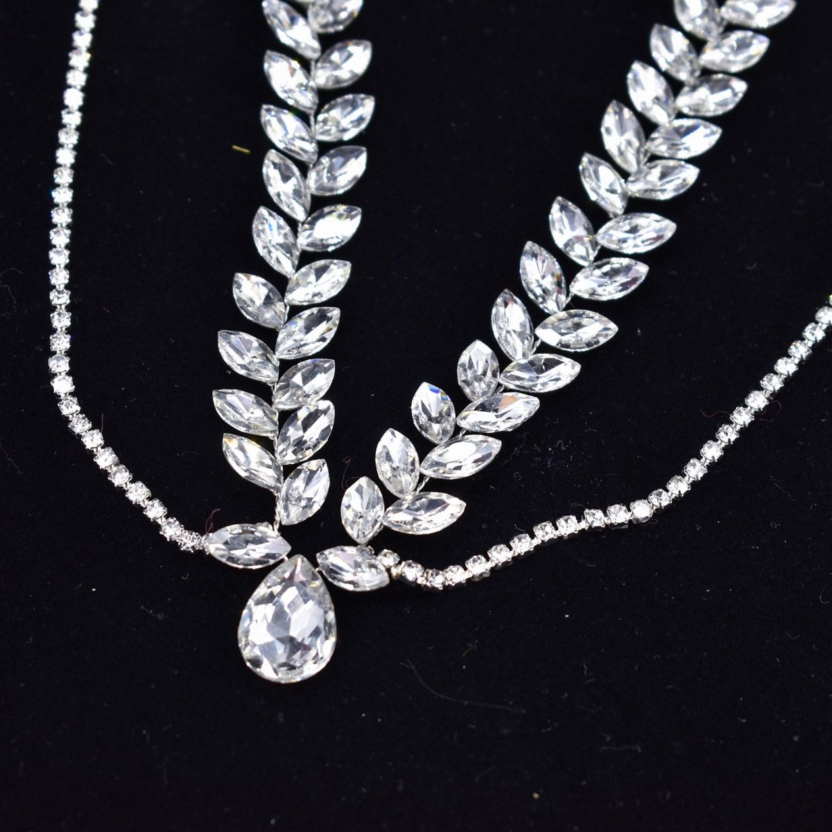 Vêlara — Teardrop Crystal Forehead Chain